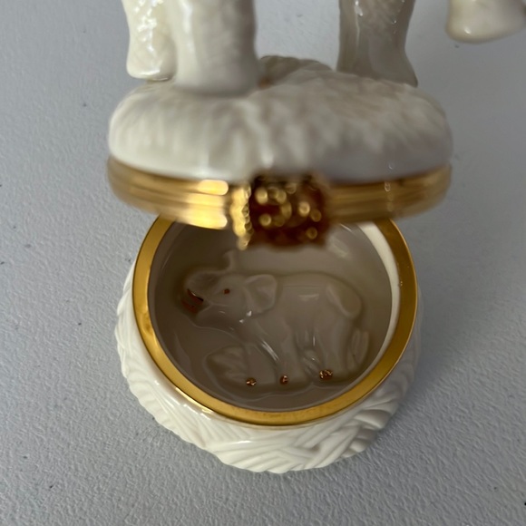 Lenox Treasures - The Good Luck Elephant Box - Trinket Box - Picture 5 of 5